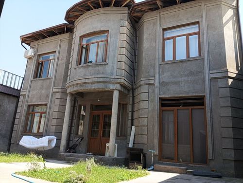 12-room house, 370 m²
