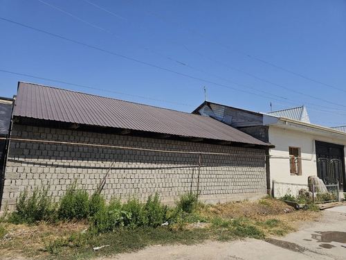 1-room house, 700 m²