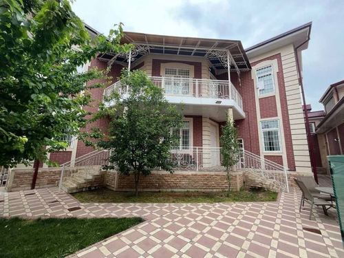 9-комнатный дом, 650 м²