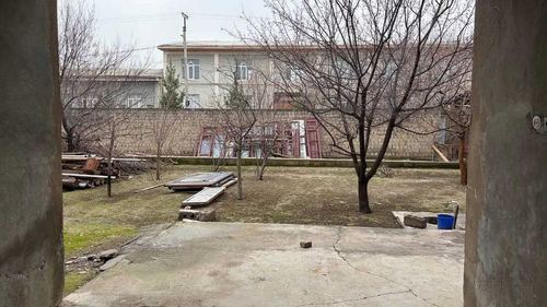 Продаю 18 соток ор-р Хасанбай бетонка вдоль дороги 1 линия