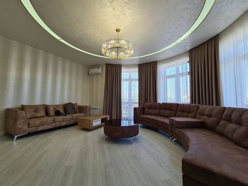 5-room apartment, 198 m²