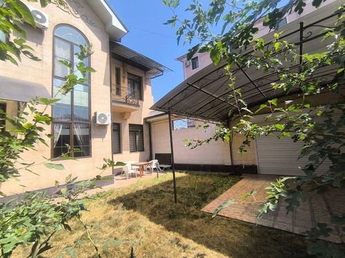 6-room house, 300 m²