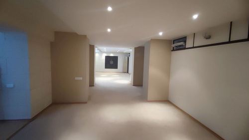 7-room house, 323 m²