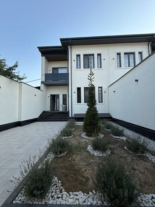 5-room house, 300 m²