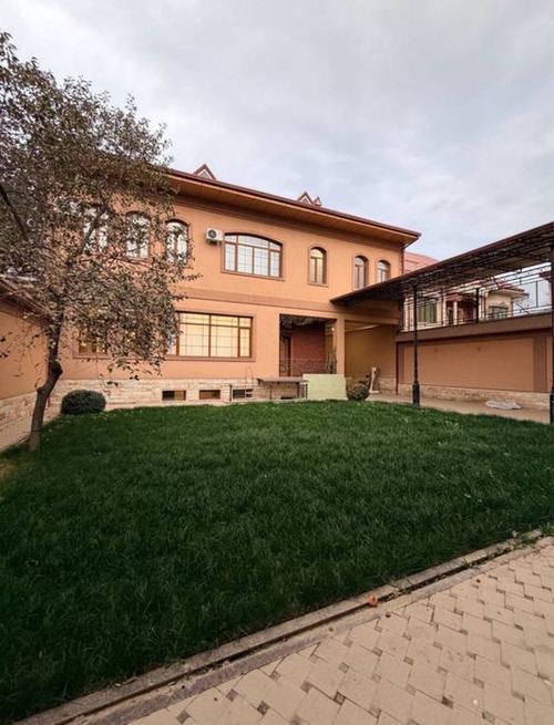 10-комнатный дом, 400 м²