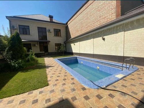 6-room house, 300 m²