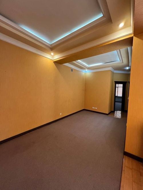 6-room house, 350 m²