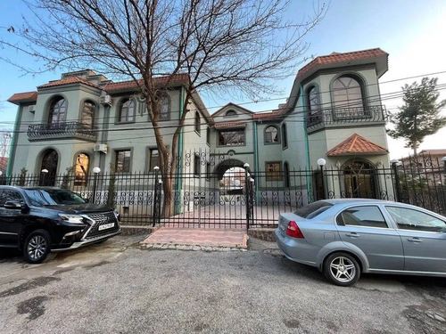 14-room house, 820 m²