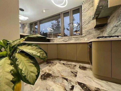4-комнатная квартира, 140 м²