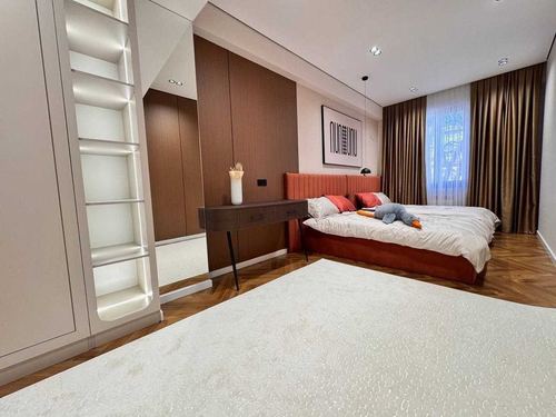4-комнатная квартира, 130 м²