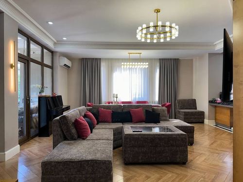 5-комнатная квартира, 194 м²