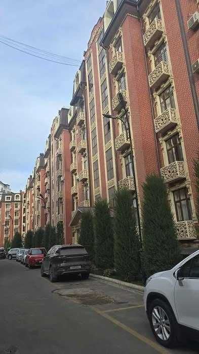 4-комнатная квартира, 210 м²