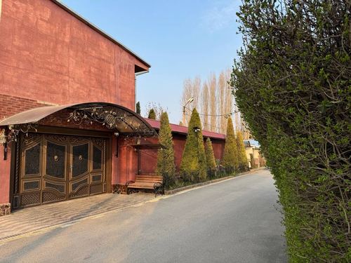 10-xonali uy, 1090 m²