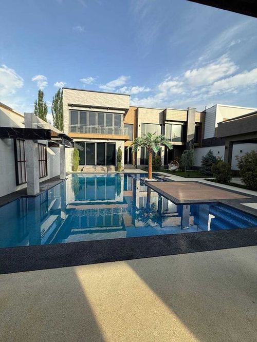 7-xonali uy, 600 m²