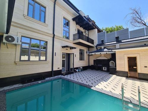 8-комнатный дом, 600 м²