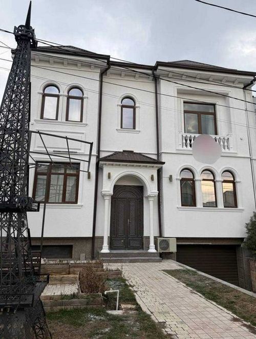 7-комнатный дом, 310 м²