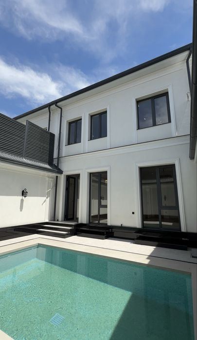 5-комнатный дом, 250 м²