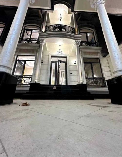 8-комнатный коттедж, 250 м²