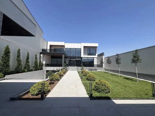 8-комнатный дом, 1000 м²
