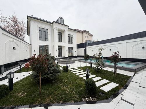 8-комнатный дом, 450 м²