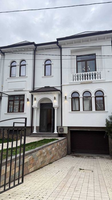 7-комнатный дом, 250 м²