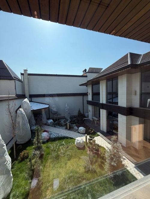 7-комнатный дом, 700 м²