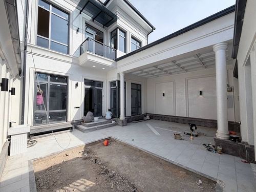 5-комнатный дом, 330 м²