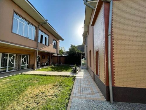 7-комнатный дом, 728 м²