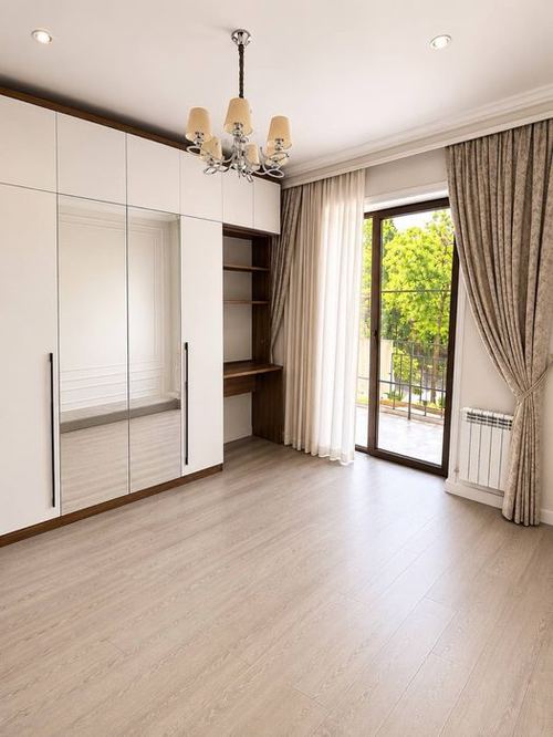 4-xonali kvartira, 121 m²