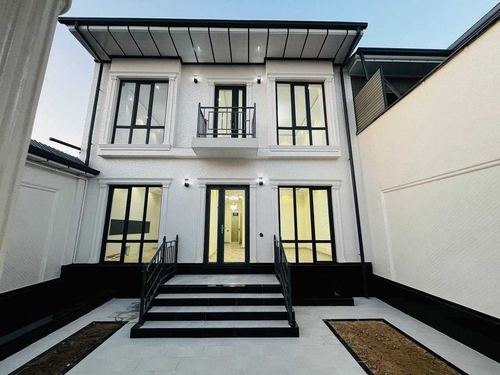 5-комнатный дом, 300 м²
