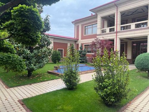 5-комнатный дом, 900 м²