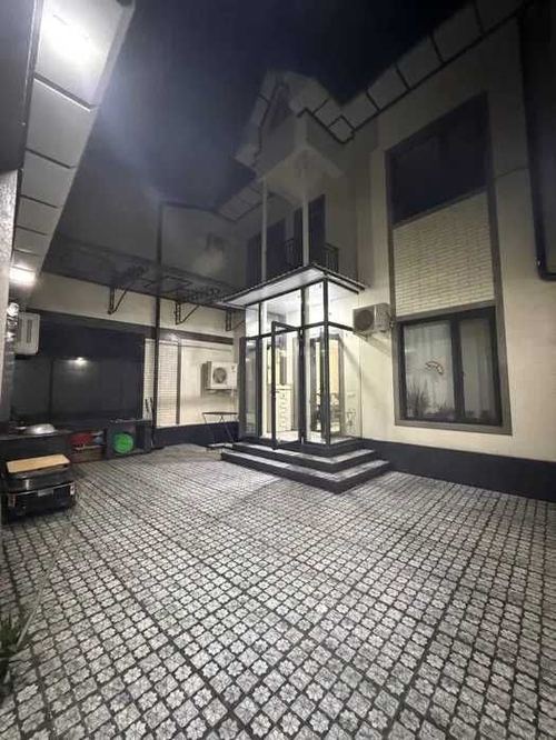 7-xonali uy, 200 m²