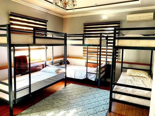 9-комнатный дом, 400 м²