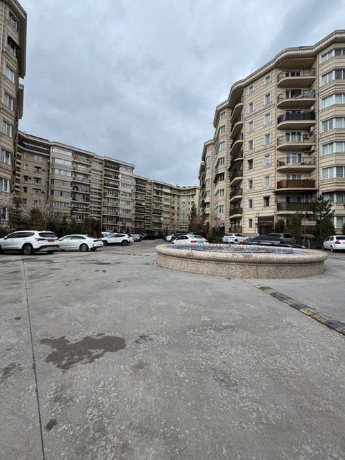 4-комнатная квартира, 215 м²