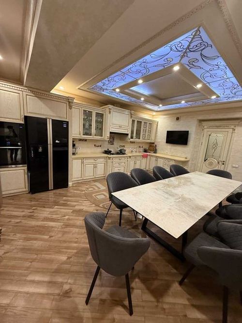 8-комнатная квартира, 387 м²