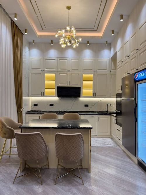 4-xonali kvartira, 160 m²