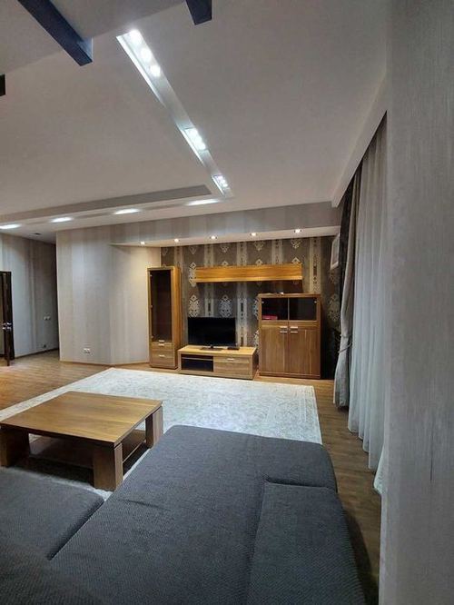 3-xonali kvartira, 180 m²