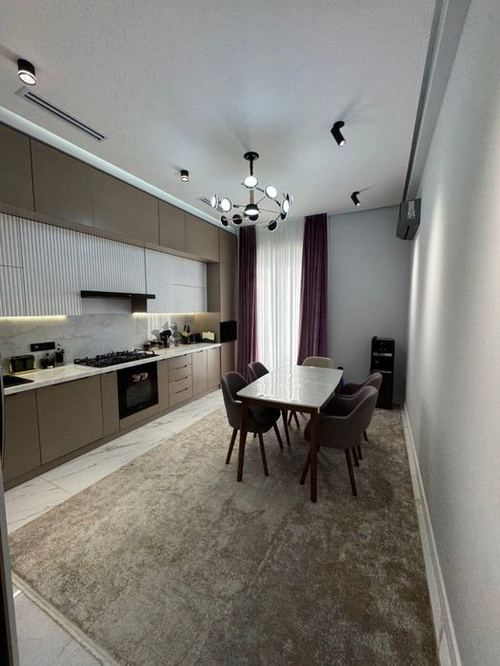 3-xonali kvartira, 108 m²