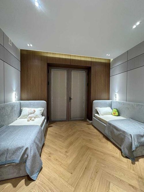4-xonali kvartira, 170 m²