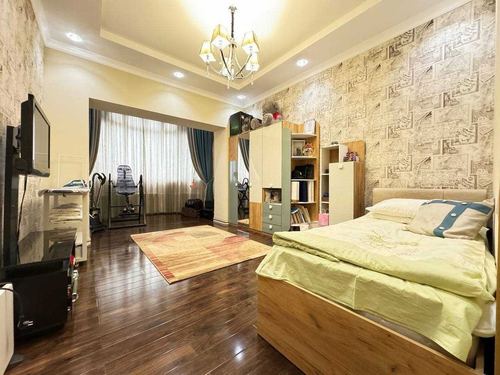 4-комнатная квартира, 270 м²