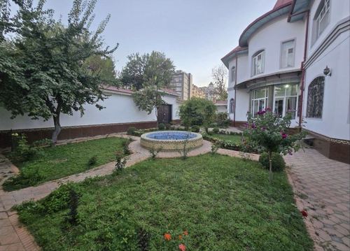 9-комнатный дом, 850 м²