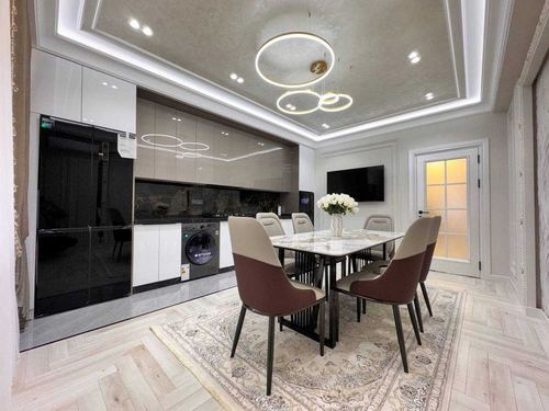 7-xonali kvartira, 260 m²