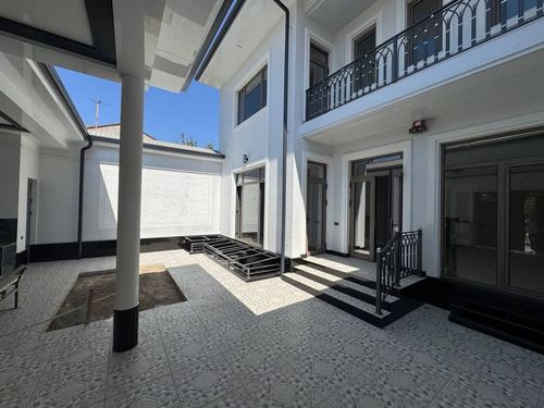 6-room house, 350 m²