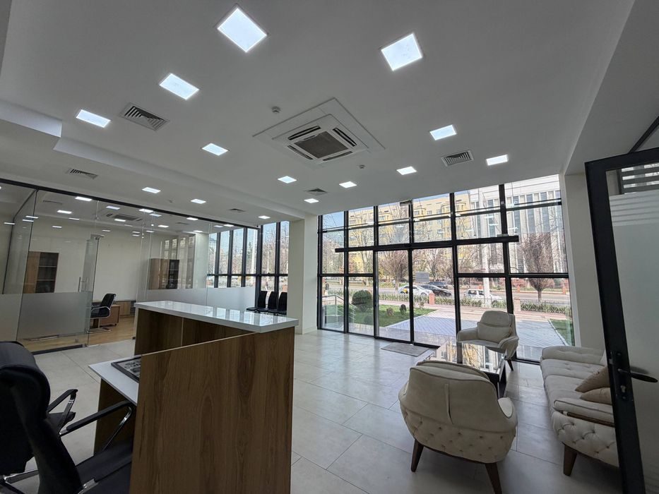 Срочно аренда офис Учебный центр Showroom с мебелью метро Айбек