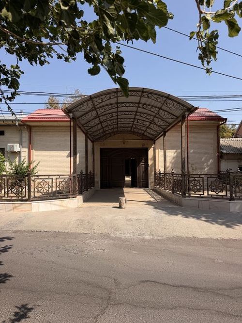 6-room house, 300 m²