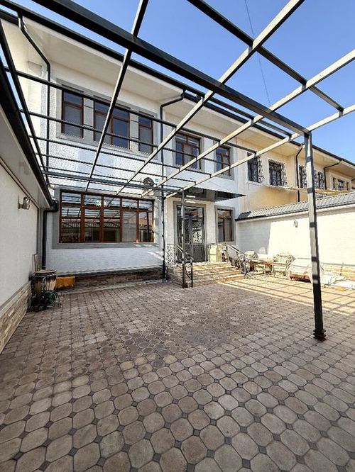 8-xonali uy, 230 m²