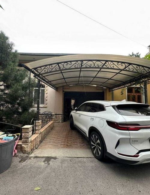 5-room house, 330 m²