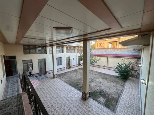 9-комнатный дом, 500 м²