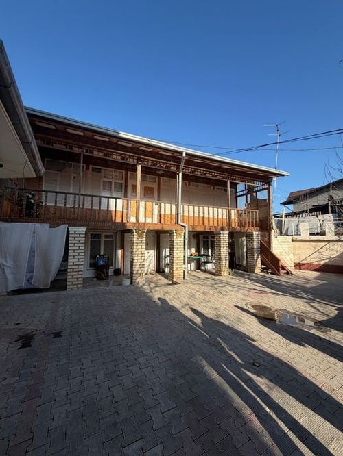 3-xonali uy, 4350 m²
