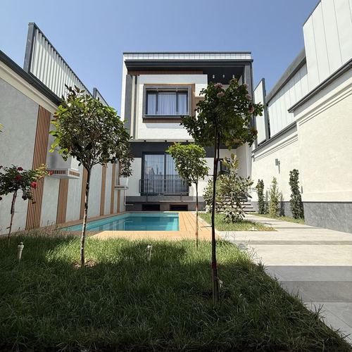 5-room house, 300 m²